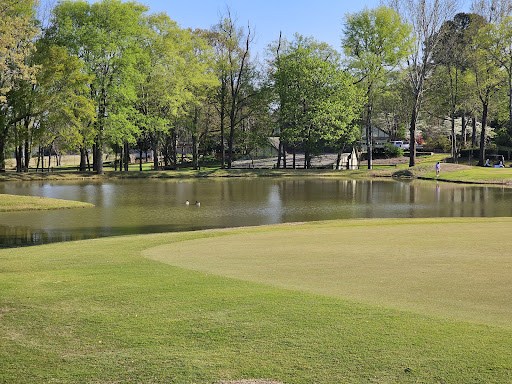 Pelican Underground LLC ensures safe pipe repair by the golf pond, keeping the area nice for everyone.