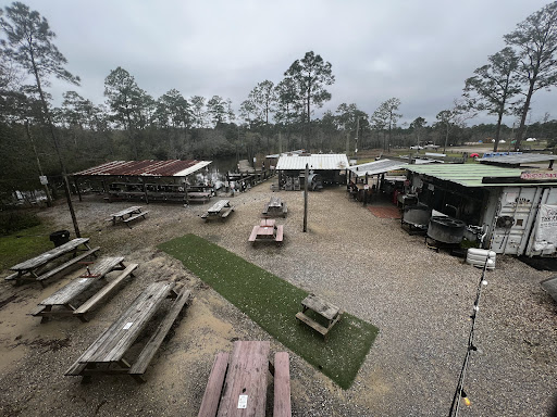 Pelican Underground Llc offers relaxed outdoor dining with a homey, creative setup and plenty of space for families to gather.
